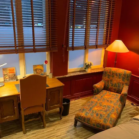 Au Pied Du Beffroy *