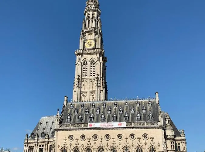 Au Pied Du Beffroy *